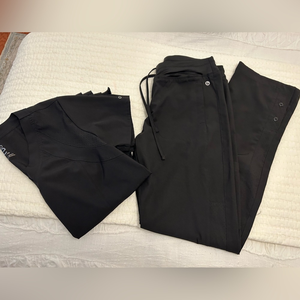 NWOT Barco One black scrub set small top XS pants